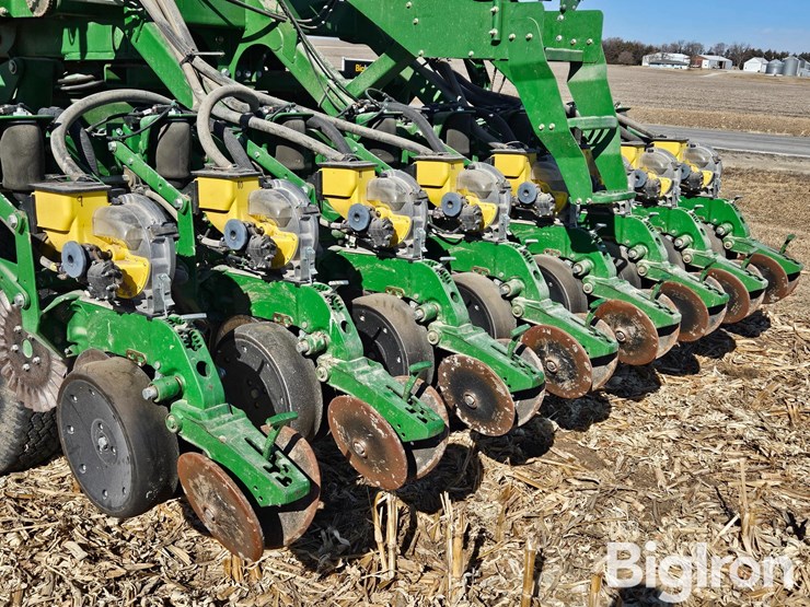 2013-john-deere-1790-ccs-image-12