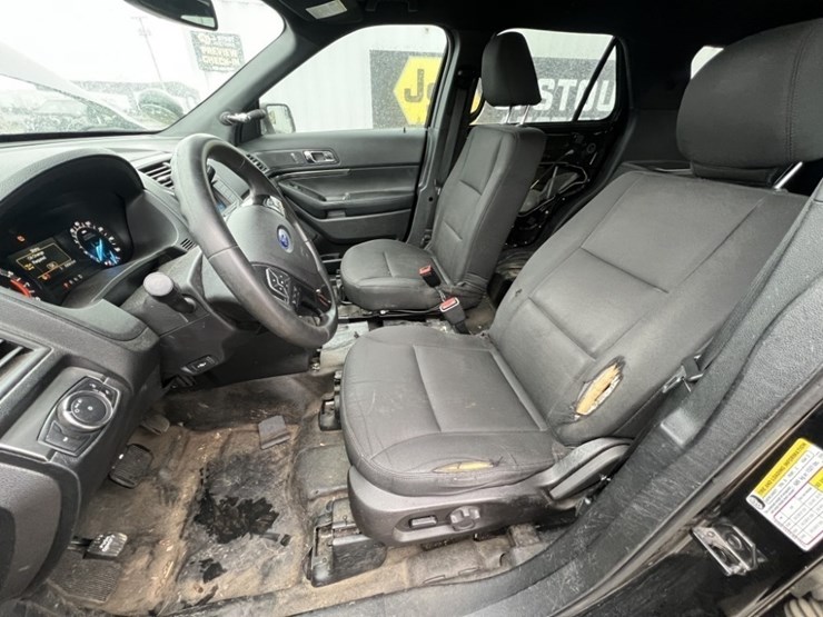 2018-ford-explorer-image-24