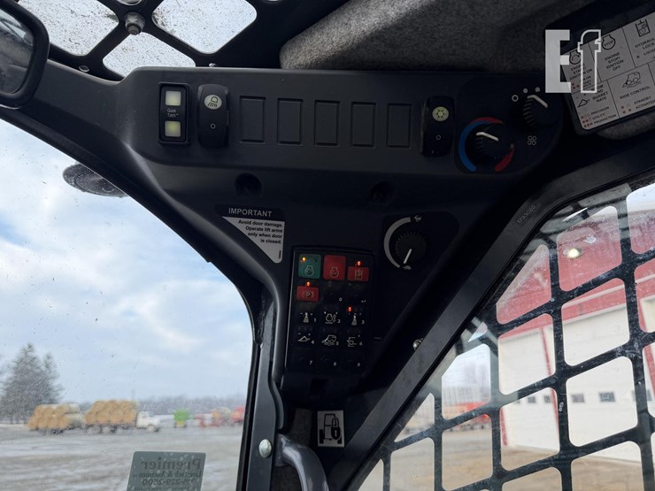 2024-deere-330g-image-16