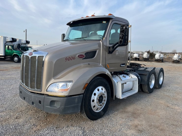 2017-peterbilt-579-image-1