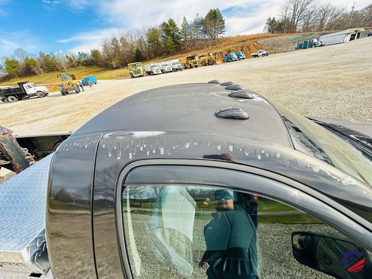 2004-dodge-ram-3500-image-36