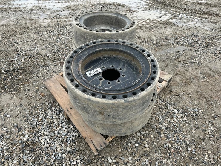 33-12-20-solid-skid-steer-tires-image-2