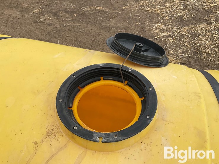 front-mount-fertilizer-tank-image-15