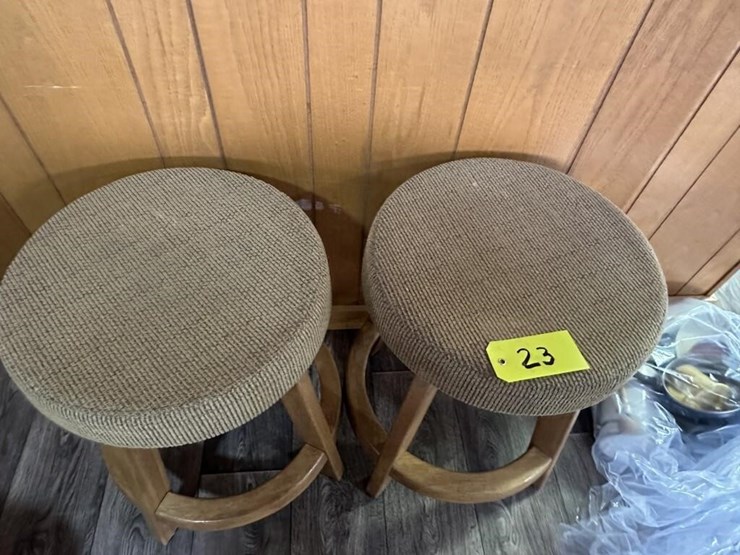 padded-stools-image-4