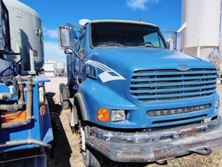 2007-sterling-lt9500-image-2