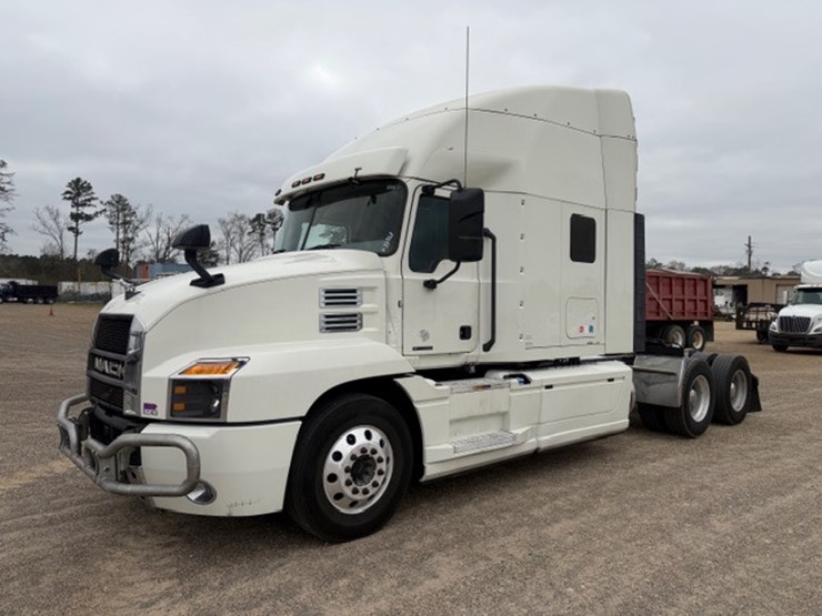 #227-•-2020-mack-anthem-image-1