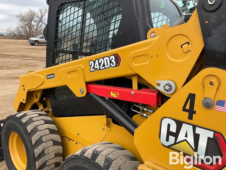 2022-caterpillar-242d3-image-15