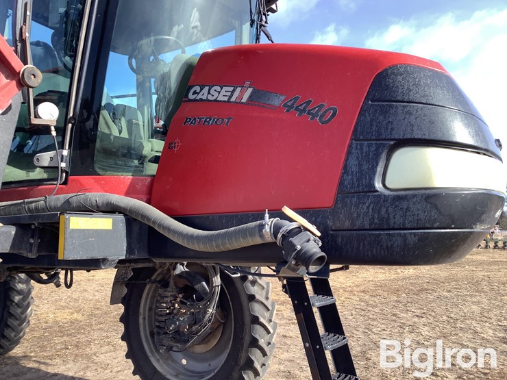 2015-case-ih-patriot-4440-image-14