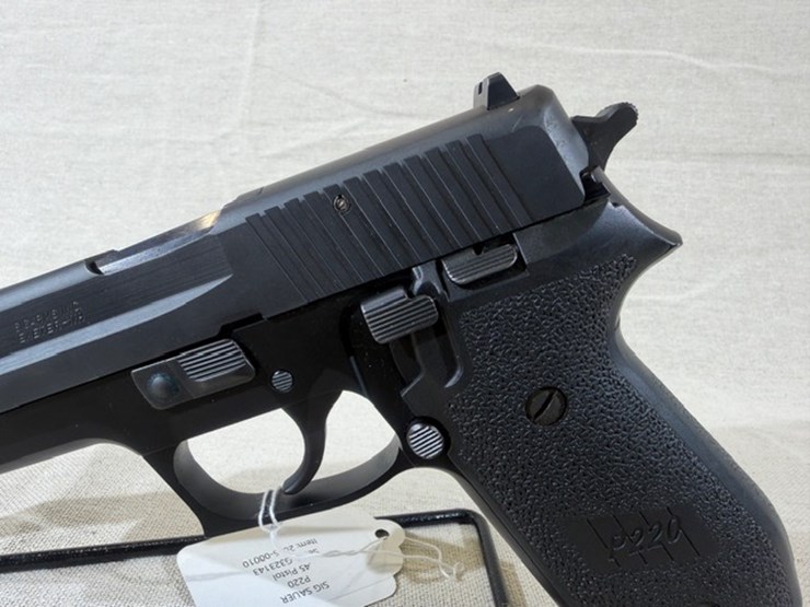 #231-•-sig-sauer-p220-pistol-image-8