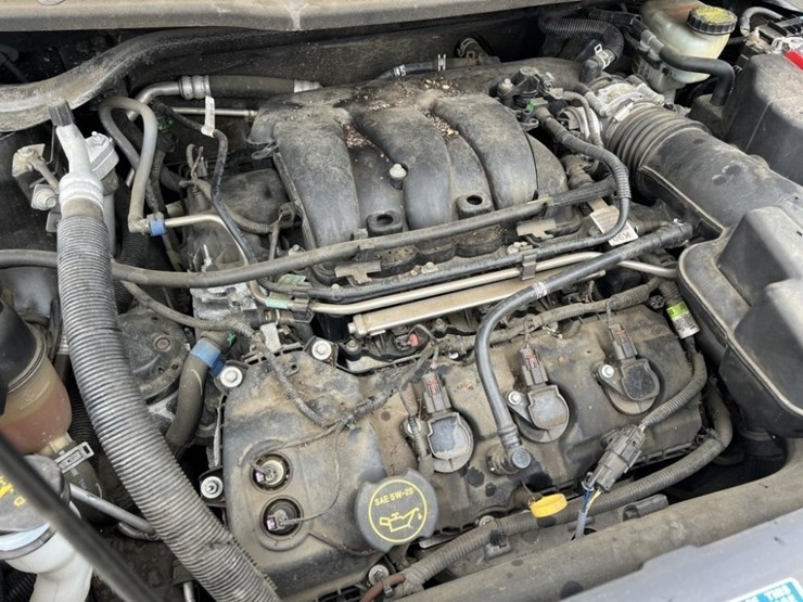 2015-ford-explorer-image-11