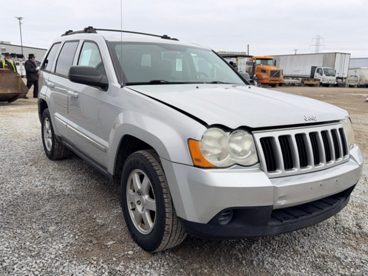 2010-jeep-grand-cherokee-image-19