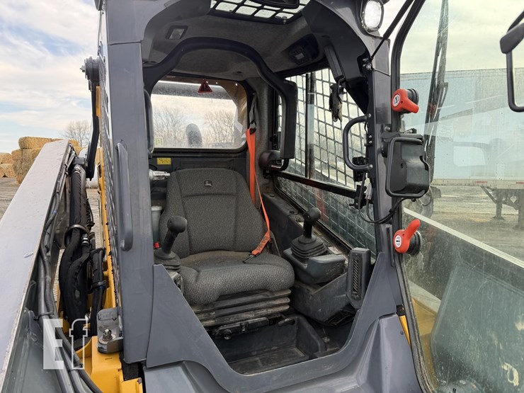 2024-deere-330g-image-12