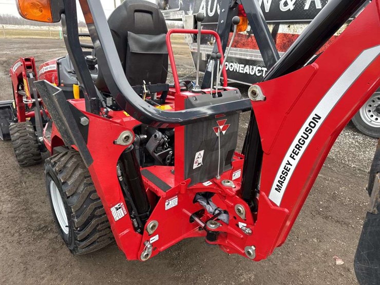 2022-massey-ferguson-tractor-w/-loader-&-backhoe-image-15