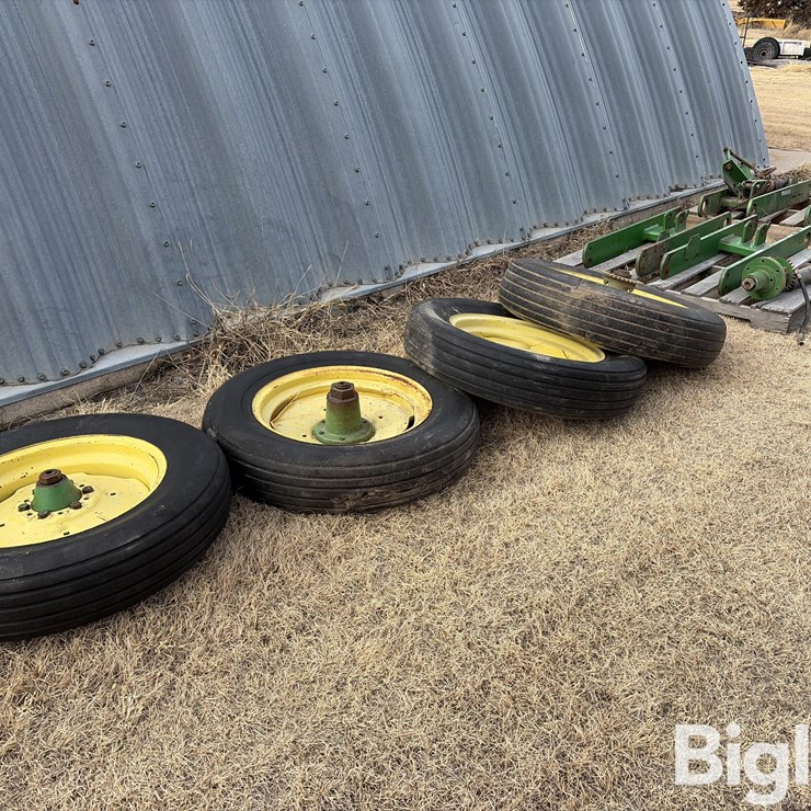 John Deere 1770 Wheels & Drive Frames