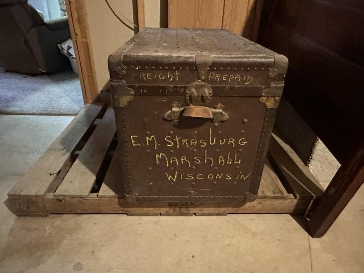 vintage-wooden-chest-image-3