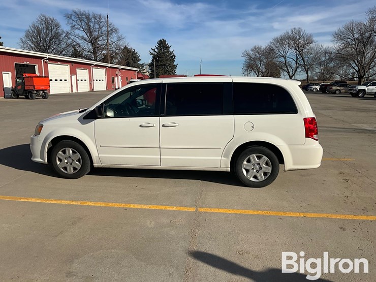 2011-dodge-caravan-image-8
