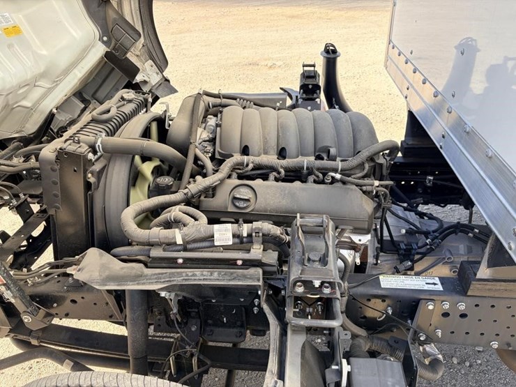 2024-isuzu-npr-image-11