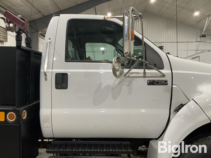 2011-ford-f750-xl-image-13