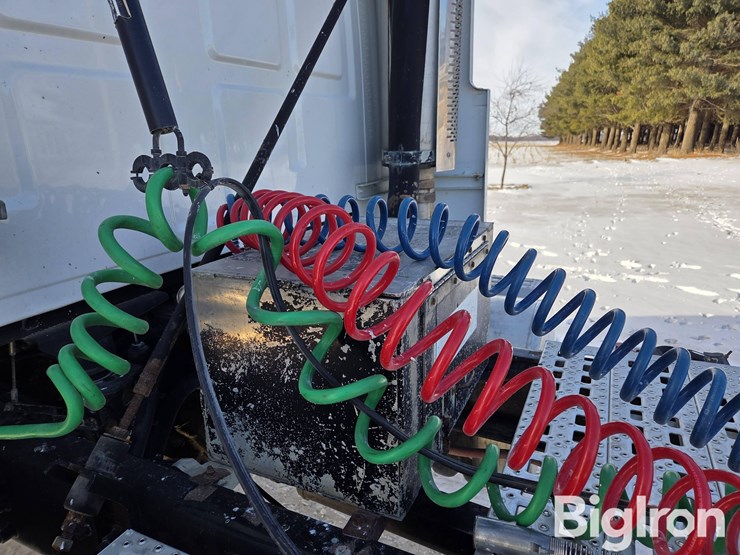 2004-sterling-at9500-image-13