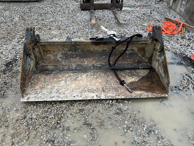 74”-4-in-1-skid-steer-bucket-image-1