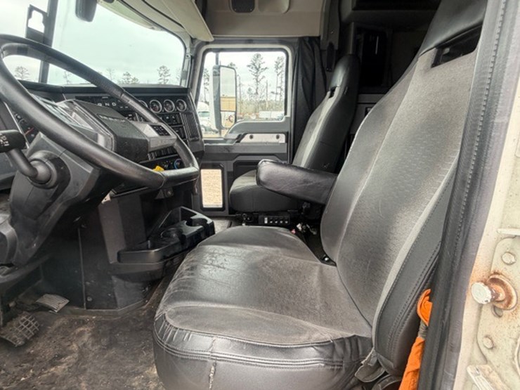 #227-•-2020-mack-anthem-image-53