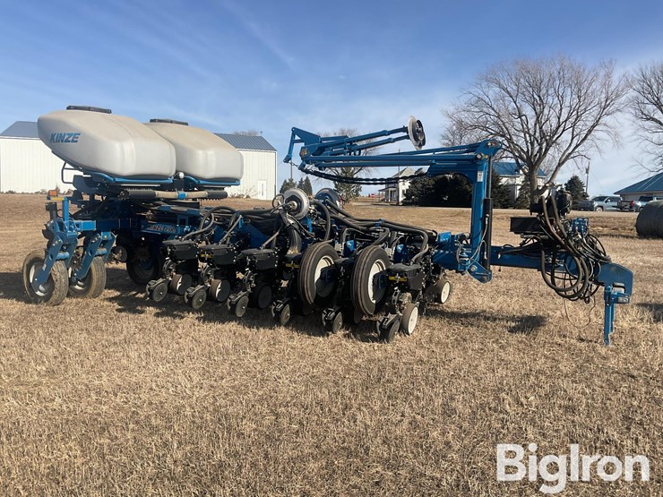 2014-kinze-4900-image-3