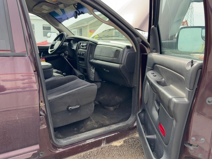 2004-dodge-ram-3500-image-17