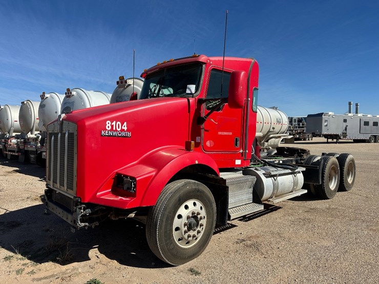 2012-kenworth-t800-image-1