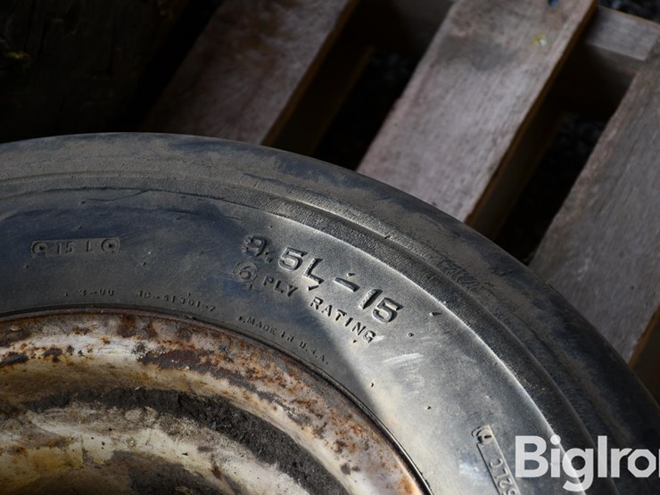 pallet-of-tires-image-17