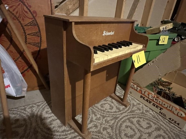 vintage-schoenhut-children's-upright-piano-image-3