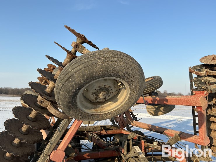 case-ih-330-image-18