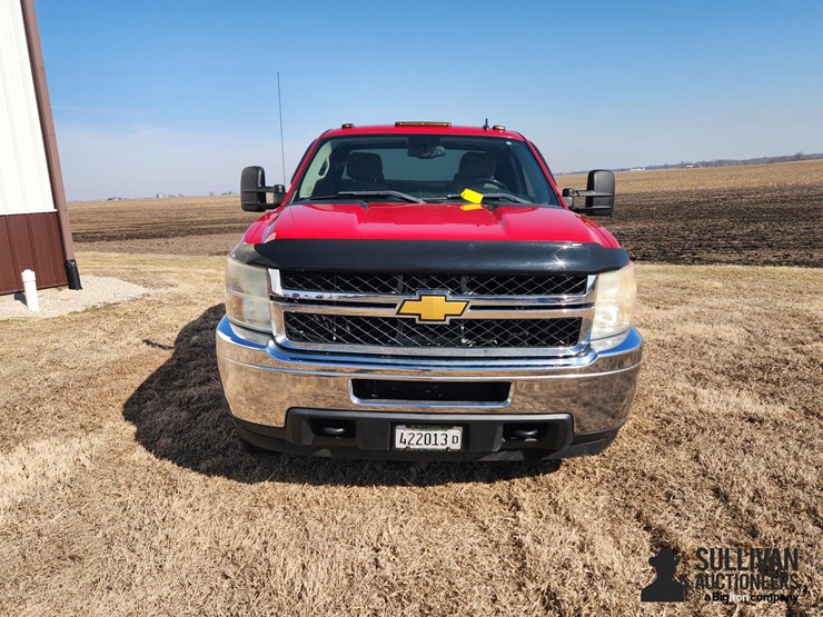 2011-chevrolet-silverado-2500-image-2