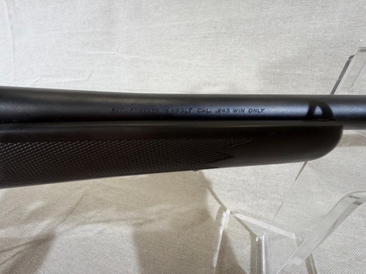 #215-•-browning-a-bolt-rifle-image-43