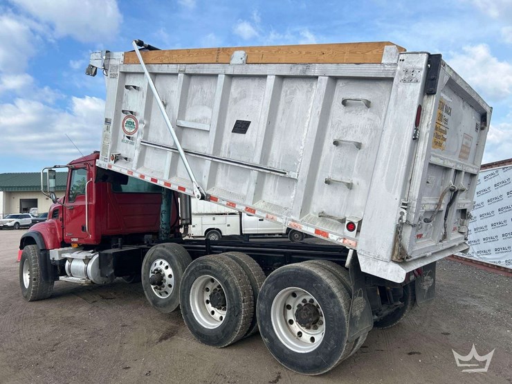 2006-mack-cv713-granite-tri-axle-dump-truck-image-4