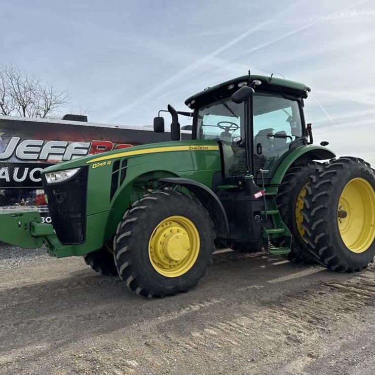 JOHN DEERE 8245R