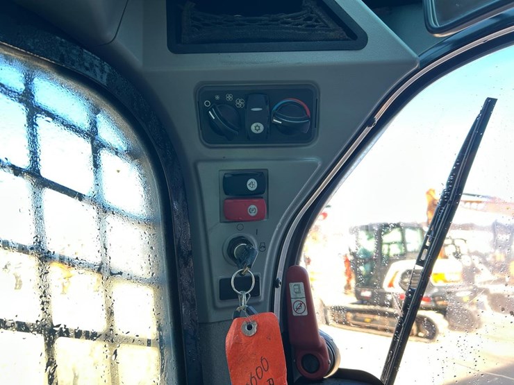 2018-caterpillar-299d-image-24