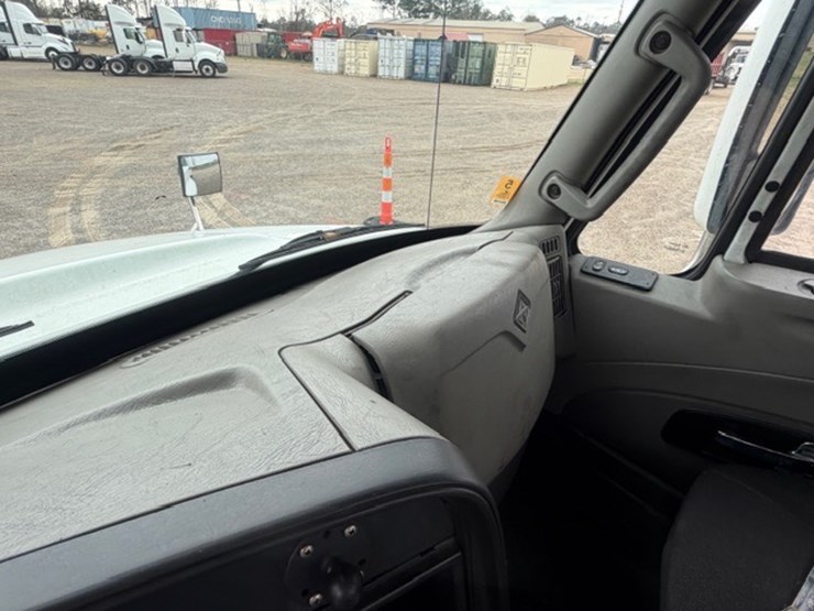 2016-international-prostar-image-48