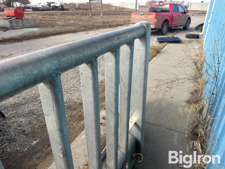 peterbilt-386-image-16