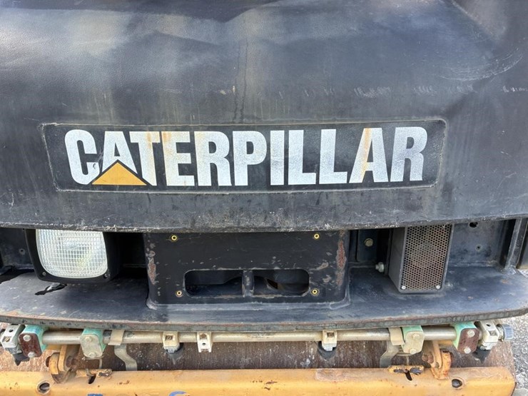 2016-caterpillar-cb-214d-image-13