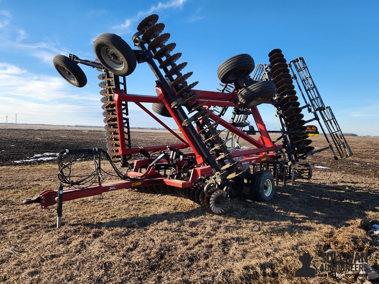 2013-case-ih-330-image-1