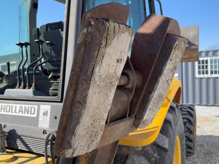 new-holland-b95b-image-12