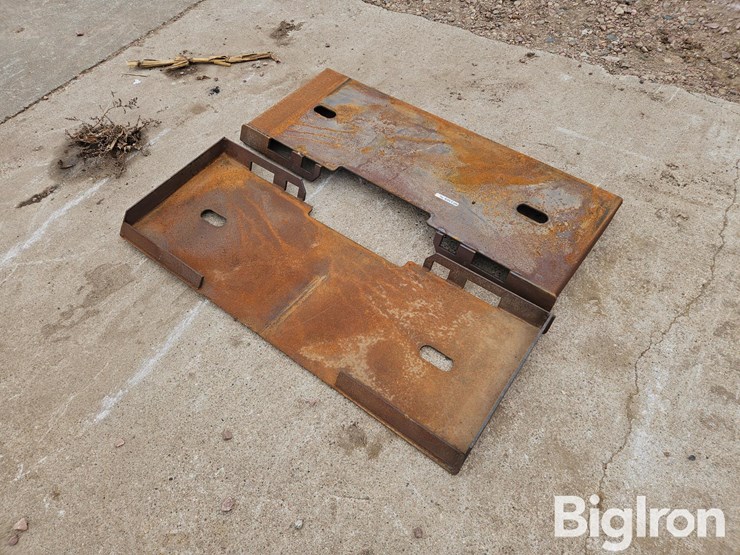 universal-skid-steer-mounting-plates-image-4