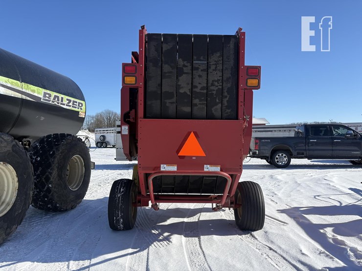 2007-new-holland-br750a-image-5