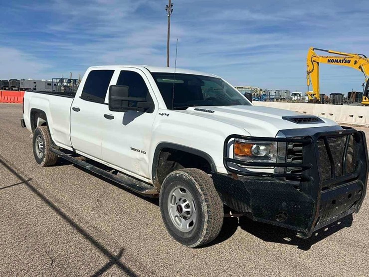 2019-gmc-3500-image-3
