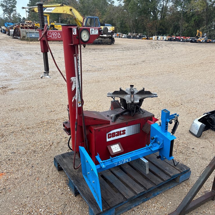 #1635 • COATS TIRE CHANGING MACHINE