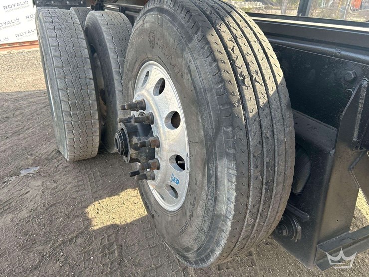 2006-mack-cv713-granite-tri-axle-dump-truck-image-34