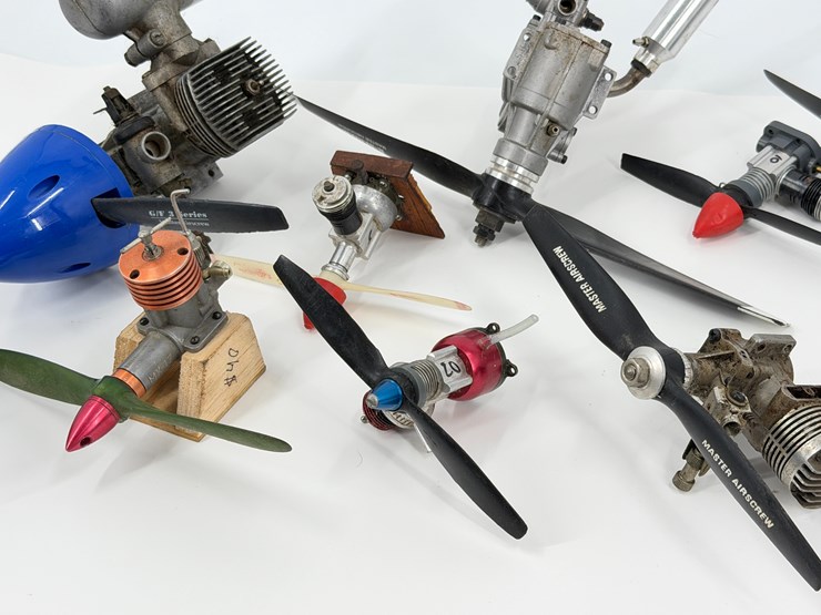 #1069-•-box-of-rc-airplane-engines-image-7