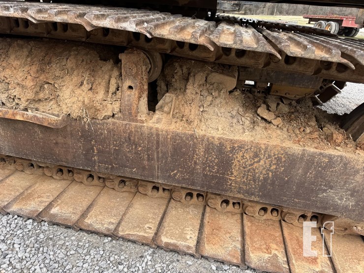 caterpillar-235b-image-17