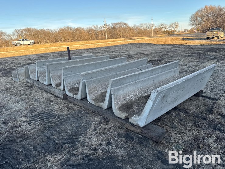 8'-concrete-feed-bunks-image-7