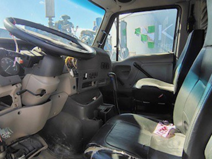 2007-sterling-lt9500-image-4